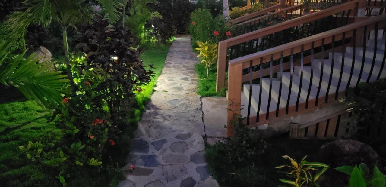 Bayview Vacation Apartments Спаниш-Таун Экстерьер фото