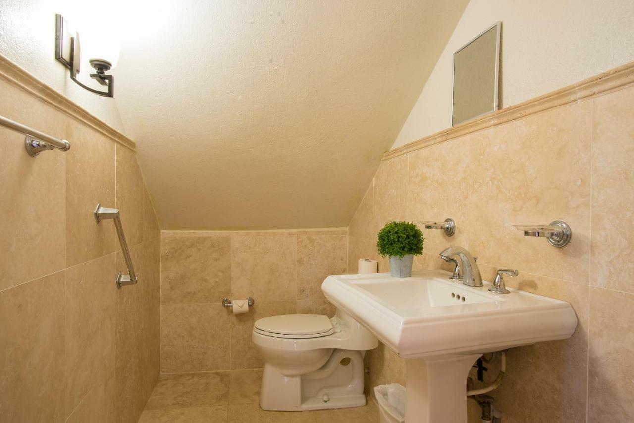 Bayview Vacation Apartments Спаниш-Таун Экстерьер фото