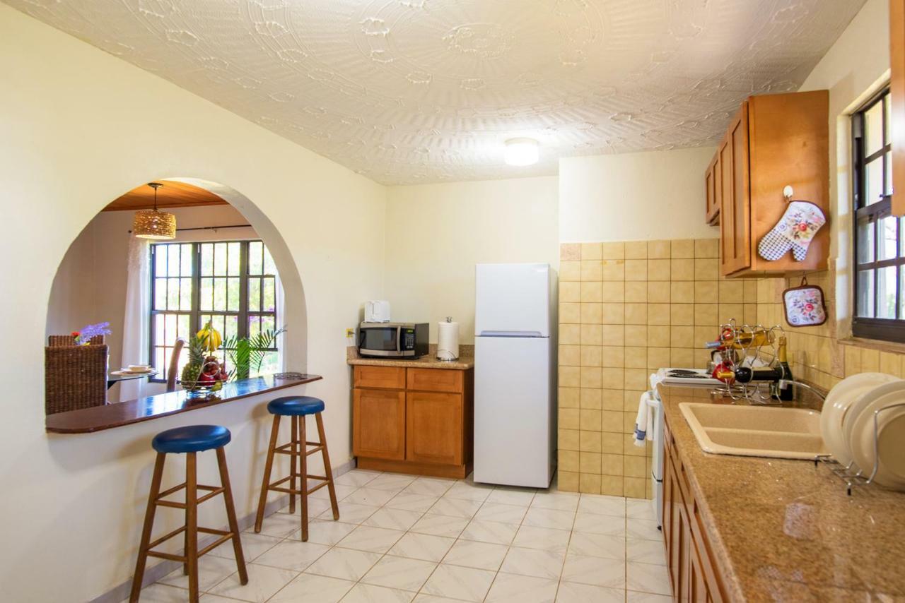 Bayview Vacation Apartments Спаниш-Таун Экстерьер фото